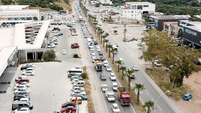 Tam kapanma, Bodrum'da uzun araç kuyrukları oluşturdu