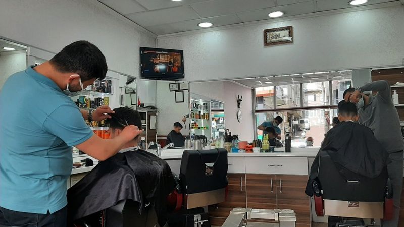 Sinop'ta kapanma öncesi bayram tıraşı