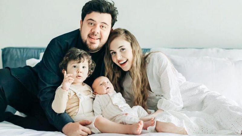 Berfu-Eser Yenenler çiftinden aile fotoğrafı