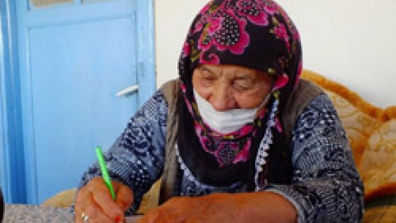 Denizli'de 90 yaşındaki İsmi Kaya, 2 ayda okuma - yazma öğrendi