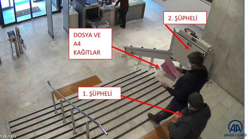 İzmir'de sahte banka evrakıyla 2 kişiyi 3 milyon 540 bin lira dolandırdılar