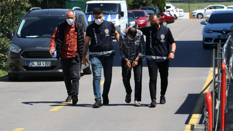 Adana'da, babası ve ağabeyini öldüren zanlının polise saldırdığı ortaya çıktı