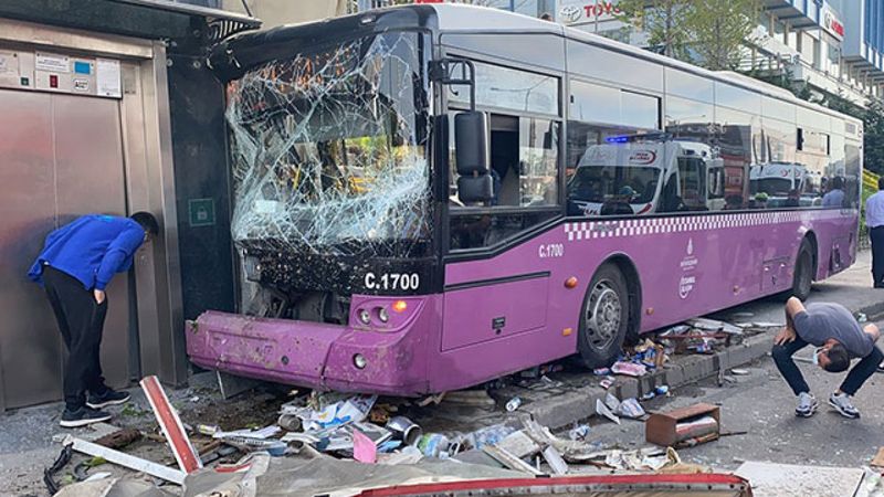 İstanbul'da İETT otobüsü kaza yaptı