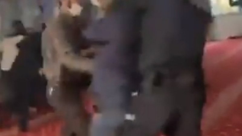 Gaziantep'te camide itikaf yapmak isteyenlere polis müdahalesi