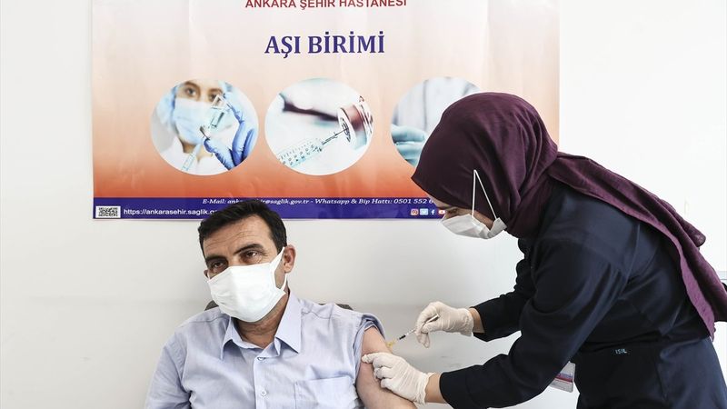 Muhtarlara koronavirüs aşısı yapılmaya başlandı