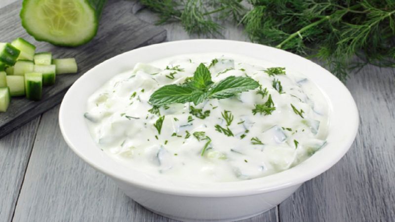 İftar sofralarınızı süsleyin: Salatalık mezesi tarifi