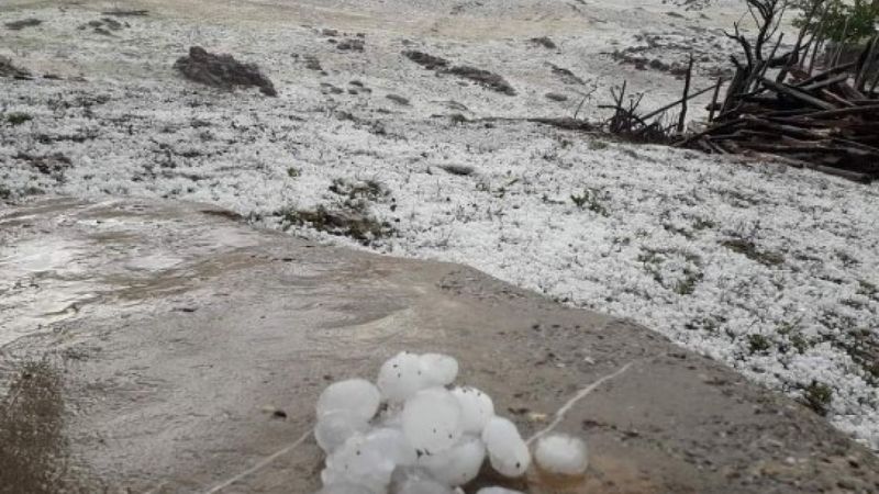 Adana'da ceviz büyüklüğünde dolu yağdı