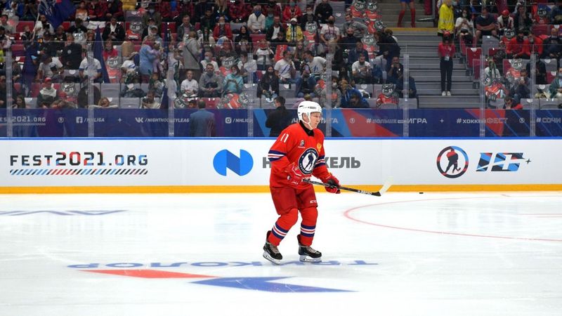 Vladimir Putin'in buz hokeyi şovu