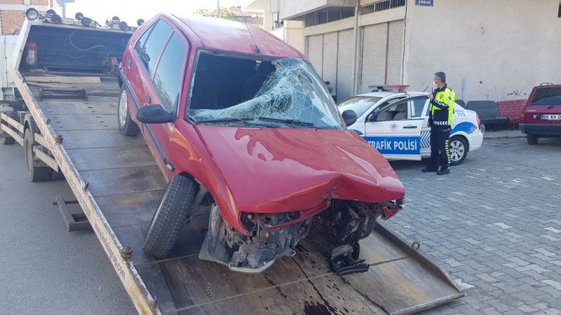 Samsun'da, otomobilin yayaya çarptığı anlar kameraya yansıdı