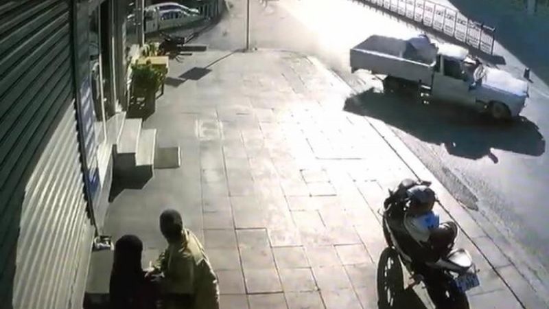 Pendik’te, otobüs durağında bekleyen aileye çarpıp kaçtı