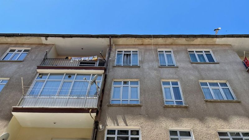 Ankara'da dördüncü kattan düşen 5 yaşındaki kız çocuğu öldü