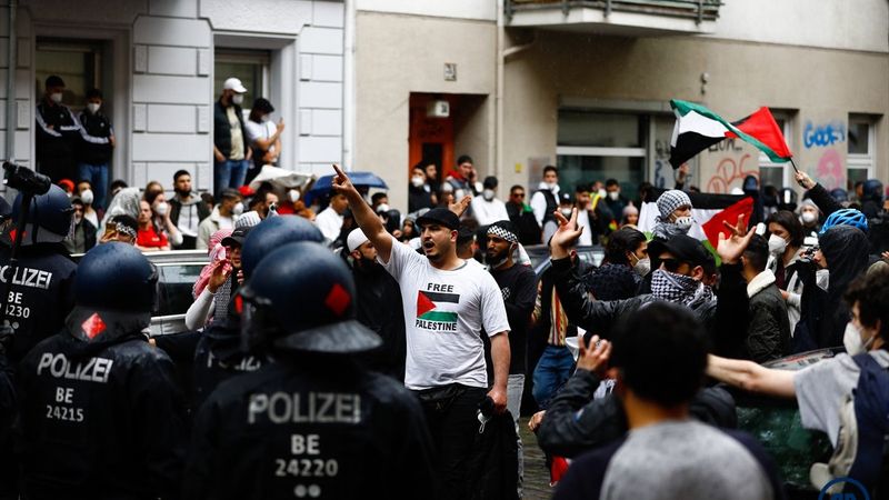 Berlin’de Filistin’e destek mitingleri