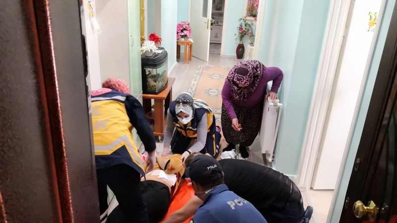 Aksaray'da aldatıldığını öne sürdüğü eşini bıçakladı