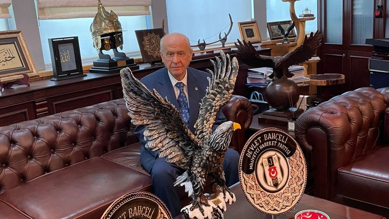 Devlet Bahçeli, Beşiktaş’ı kutladı