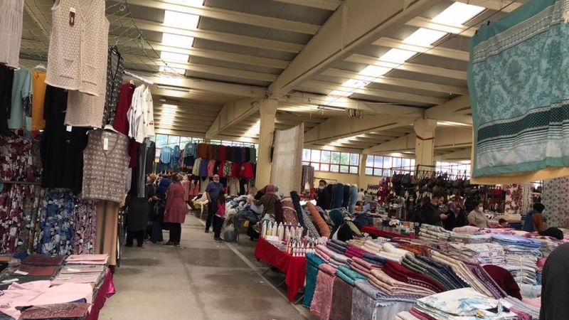 Bilecik'te giyim pazarı açıldı