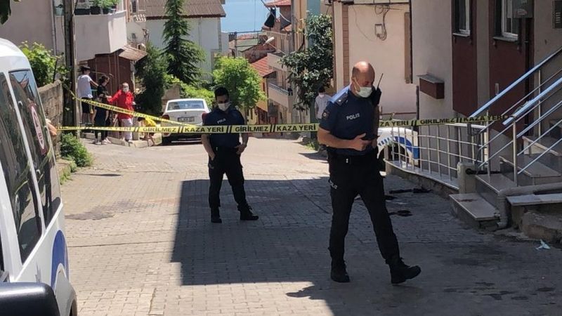 Kocaeli’de damadı ile birlikte evini basan dünürünü bıçakladı