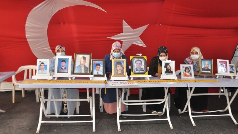 Evlat nöbetindeki baba: HDP'nin iç yüzünü bütün dünyaya anlatacağız