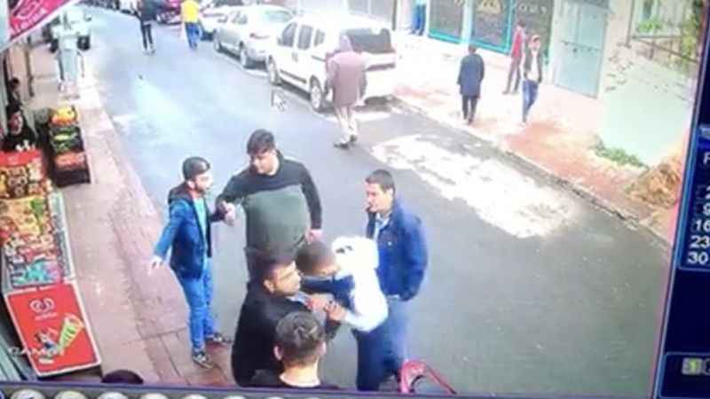 Beyoğlu’nda silahlı kavga kamerada