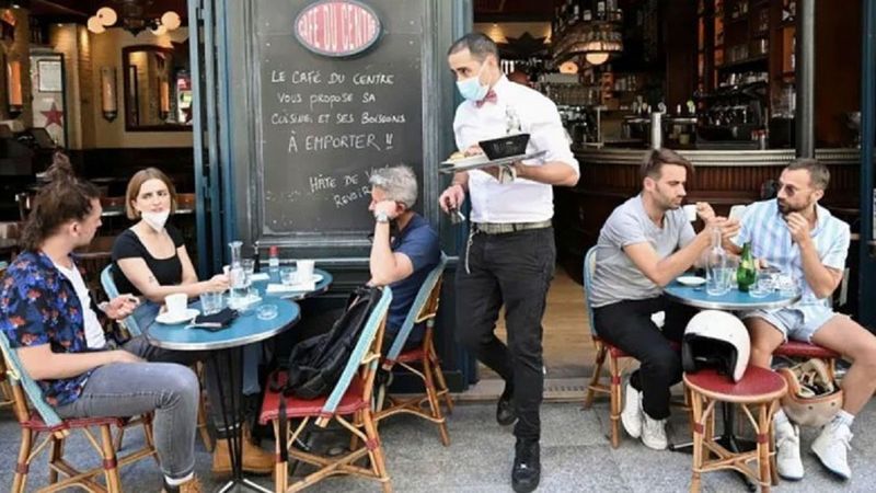 Kafeler bugün açık mı, oturmak serbest mi? Kademeli normalleşmede kafe ve restoranların durumu..