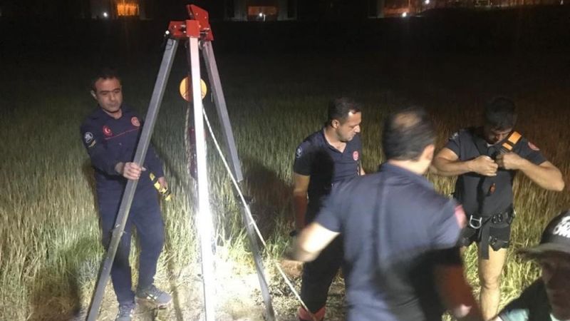 Elazığ’da su kuyusuna düşen koyun kurtarıldı