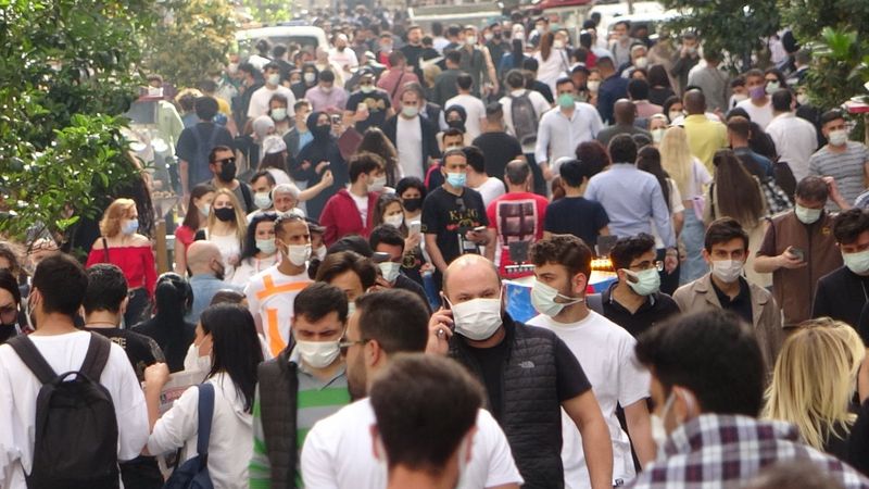 İstanbul’da tam kapanma bitti, İstiklal Caddesi doldu