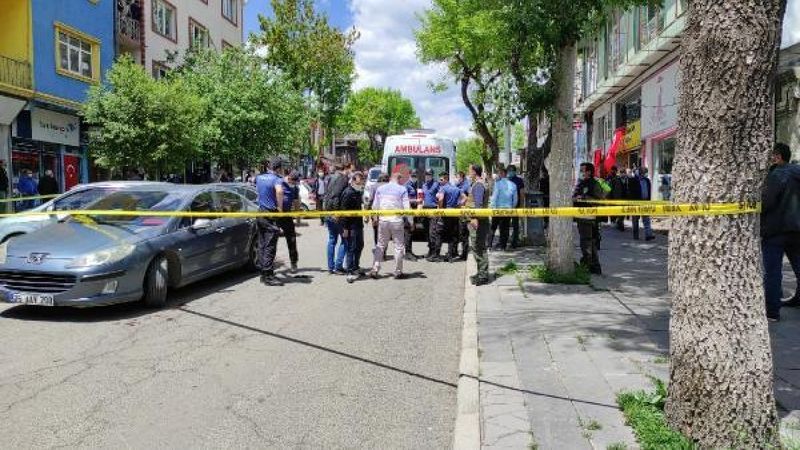 Kars'ta 'husumetliler' arasında silahlı çatışma: 2 yaralı