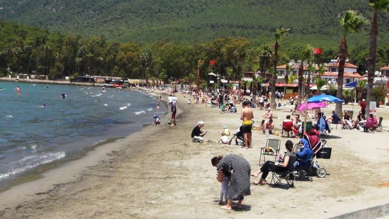 Muğla, Antalya ve Aydın'da sahiller doldu