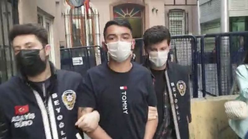Beyoğlu’nda 19 yaşındaki suçlu, arkadaşını öldürdü