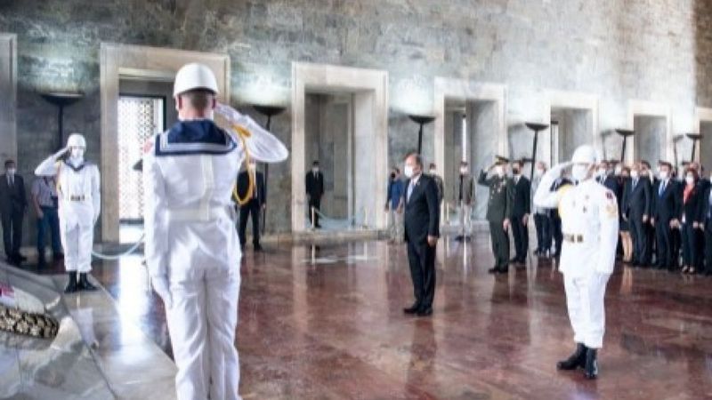 Muharrem İnce'den Anıtkabir'e ziyaret