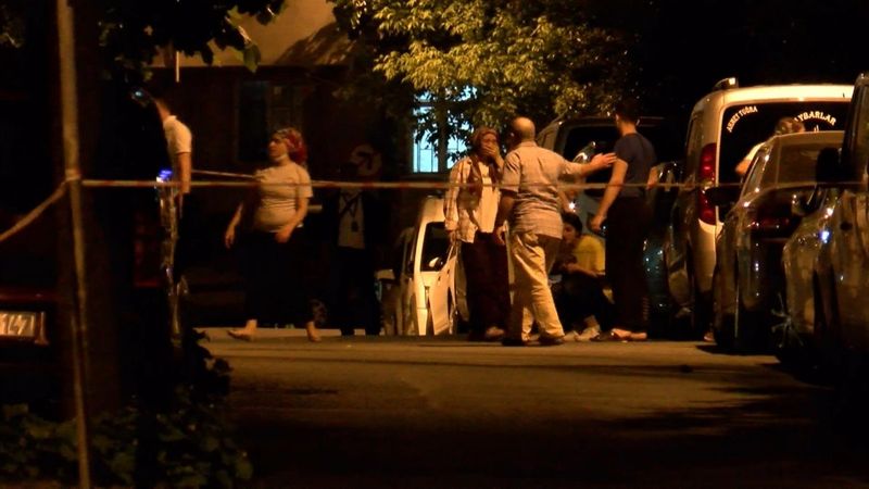 Bağcılar'da akraba iki aile arasında kavga: 1 ölü, 2 yaralı