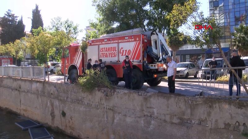 Kartal'da hafif ticari araç dereye uçtu