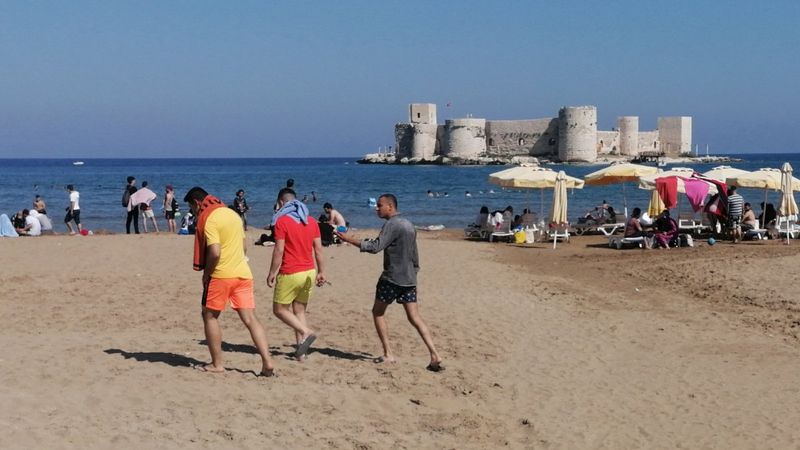 Mersin'de plajlar doldu