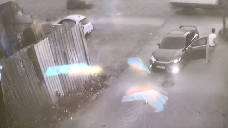 Avcılar’da polisten kaçan sürücü, ortalığı birbirine kattı