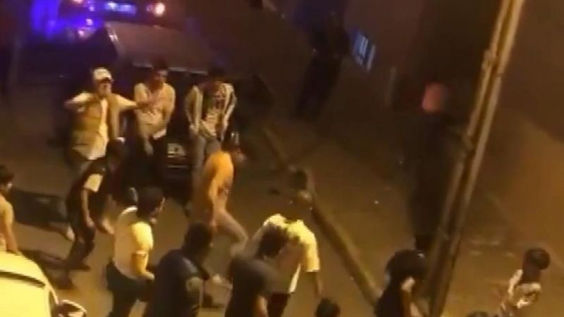 Sultanbeyli’de kısıtlama saatinde müzikli eğlence