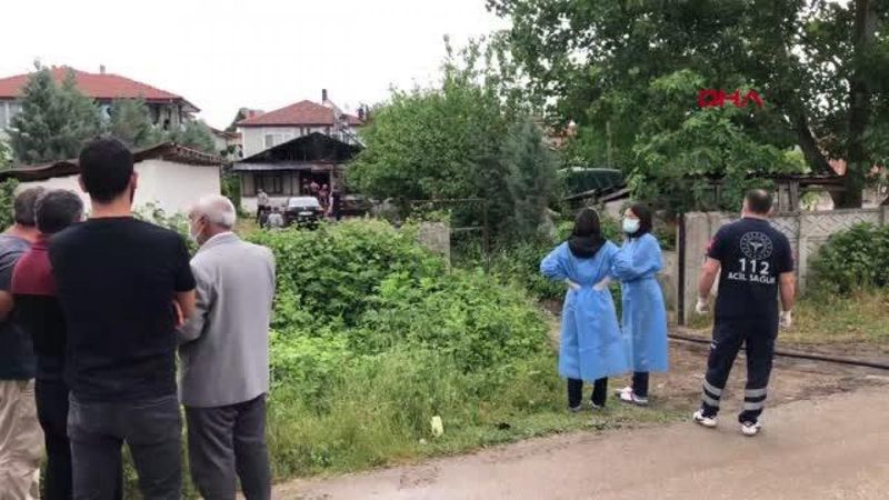 Sakarya'da tartıştığı eşinin elbiselerini yaktı