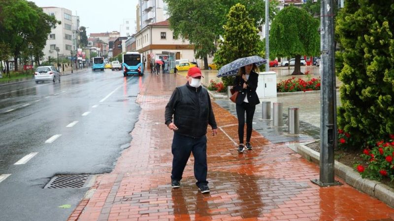 Tekirdağ'da sağanak yağış hayatı olumsuz etkiledi