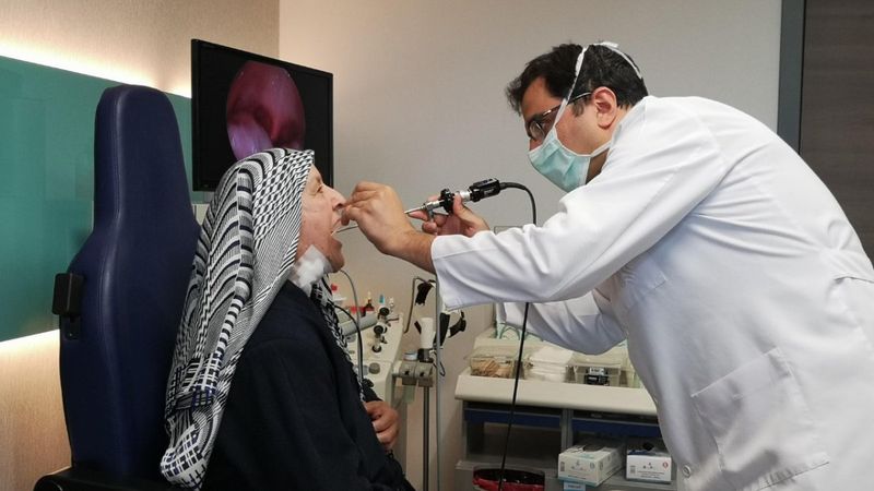 İstanbul'da bir kadının tükürük bezinde taş çıktı