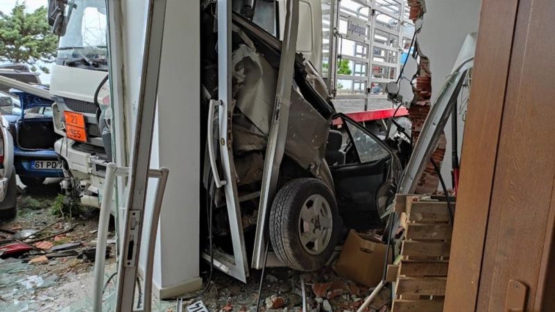 Giresun'da tüp yüklü kamyonet kontrolden çıktı