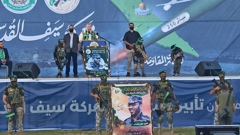 Hamas, Gazze Şeridi’nde şehit olanlar adına toplu anma töreni düzenledi