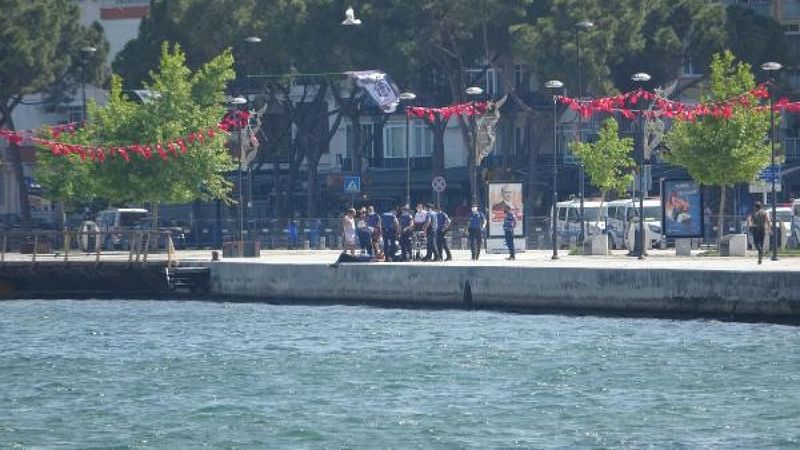 Çanakkale'de denize düşen yaşlı adamı polis kurtardı