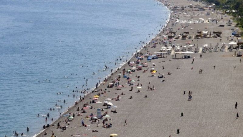 Konyaaltı sahili doldu