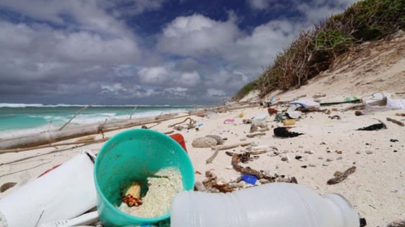 Uzak adalardaki plastik çöpler, sıcaklıkları 2.5 santigrat derece artırıyor