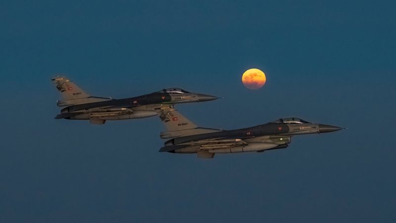 MSB'den, Süper Ay eşliğinde F-16 paylaşımı