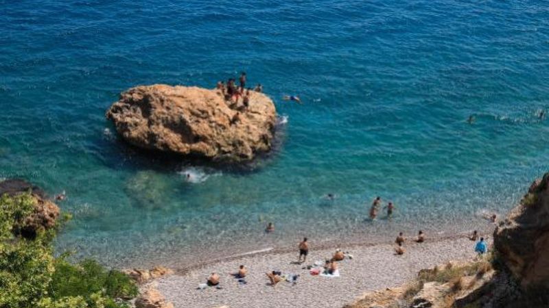 Antalya'da sahiller doldu