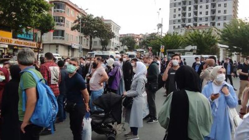 İstanbul'da metro seferleri durdu, duraklarda yoğunluk oluştu