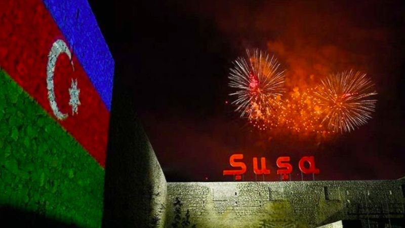 Azerbaycan'da Cumhuriyet Günü mehter marşıyla kutladı