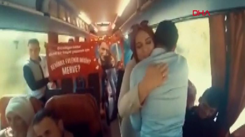 Antalya'da yolcu otobüsünde evlilik teklifi