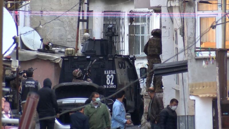 Beyoğlu'nda 30 adrese uyuşturucu operasyonu