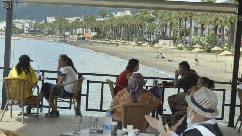 Marmaris'te işletmeler müşterilerine kavuştu
