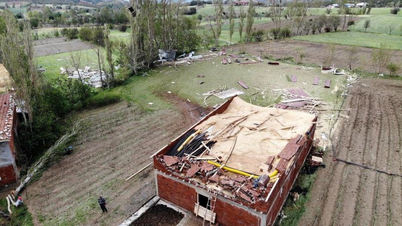 Tokat'ta dolu tarım arazilerine zarar verdi